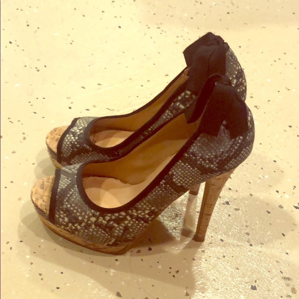 Marco Santi snakeskin peep toe heels 🔥